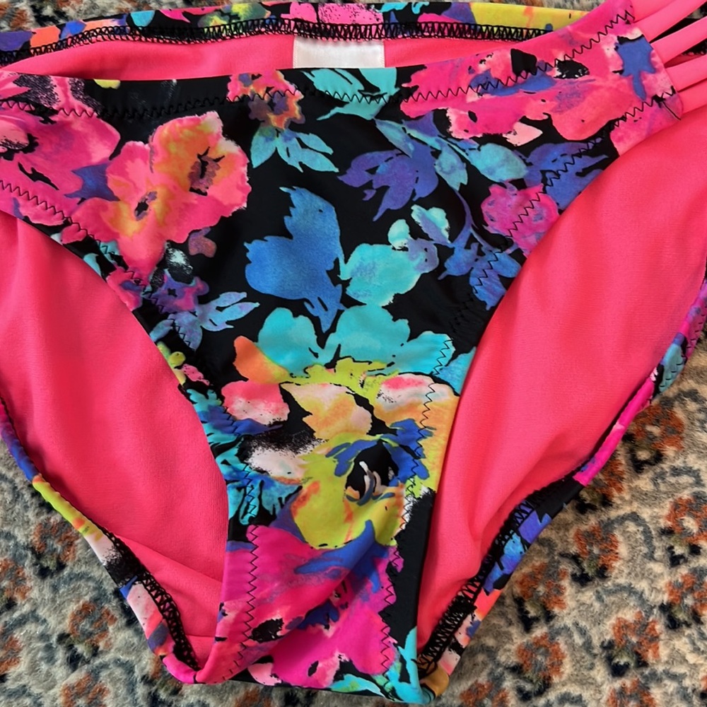 Sale 🎈3/$20 EUC Xhilaration Floral Print Bikini Bottom size M